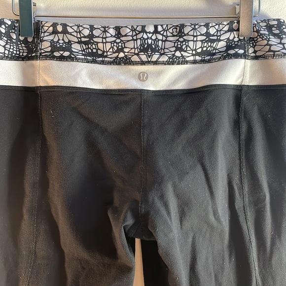 Reversable Black Lululemon Capris Size 10 - Picture 5 of 12